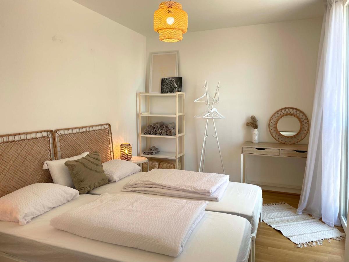 Urban Oasis: Stylische Wohnung Вена Экстерьер фото
